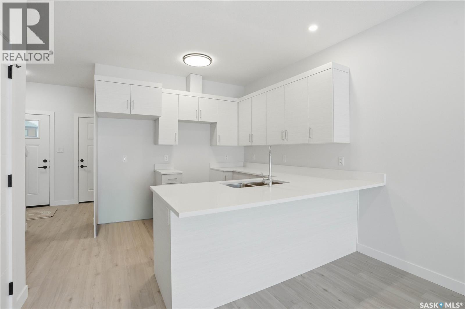 527 Sharma Crescent, Saskatoon, Saskatchewan  S7W 1K5 - Photo 6 - SK030543