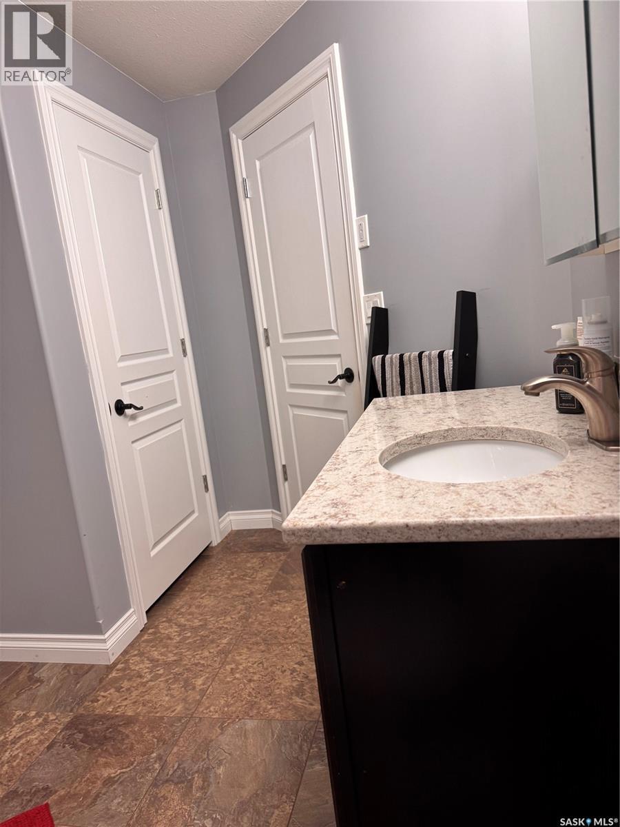 1916 Jesse Bay, Estevan, Saskatchewan  S4A 2W3 - Photo 22 - SK030520