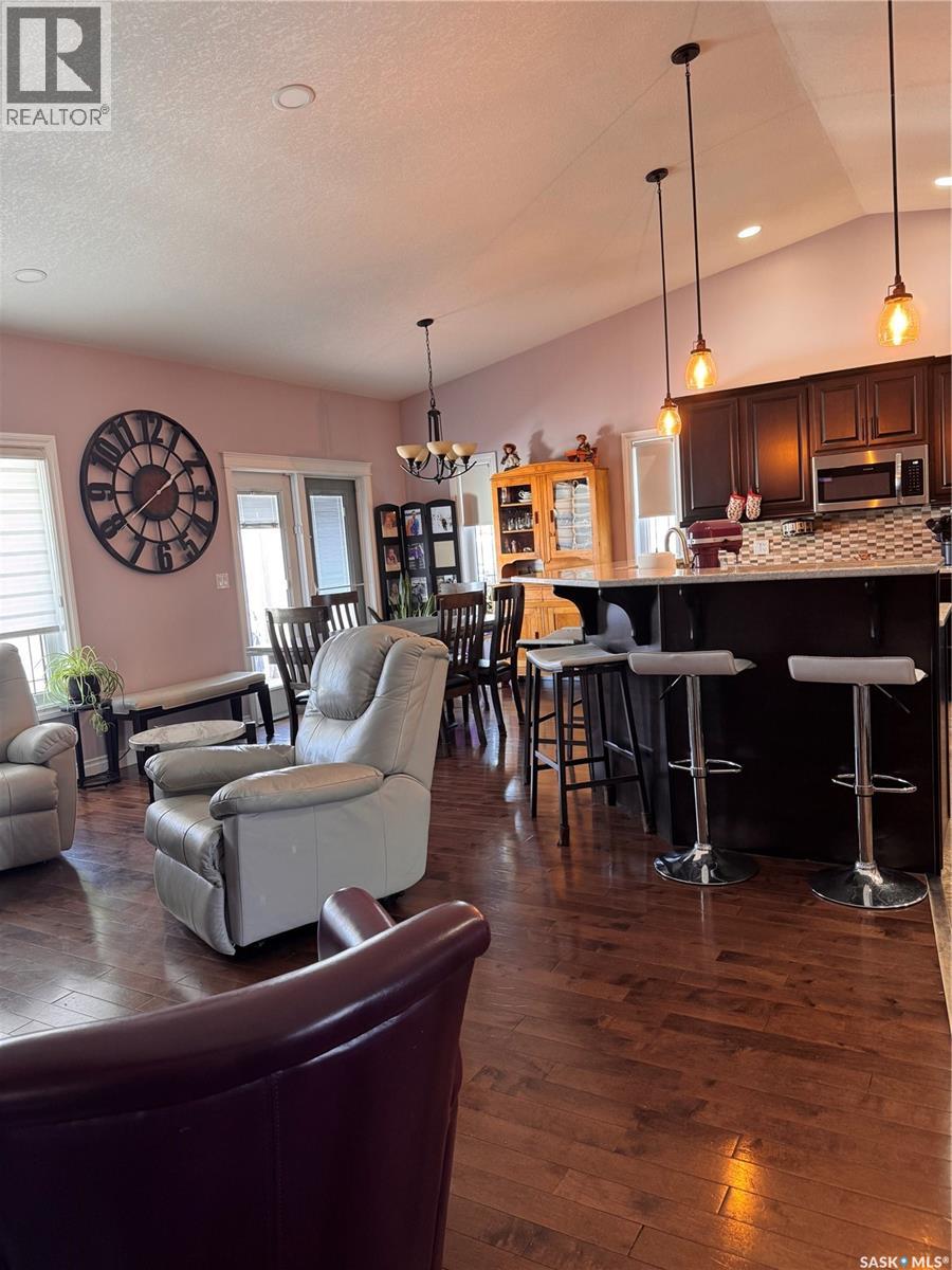 1916 Jesse Bay, Estevan, Saskatchewan  S4A 2W3 - Photo 5 - SK030520