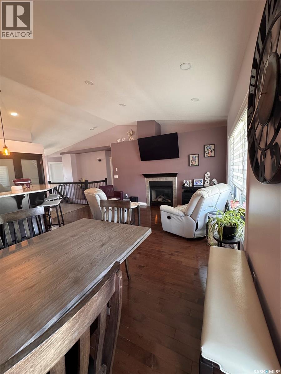 1916 Jesse Bay, Estevan, Saskatchewan  S4A 2W3 - Photo 9 - SK030520