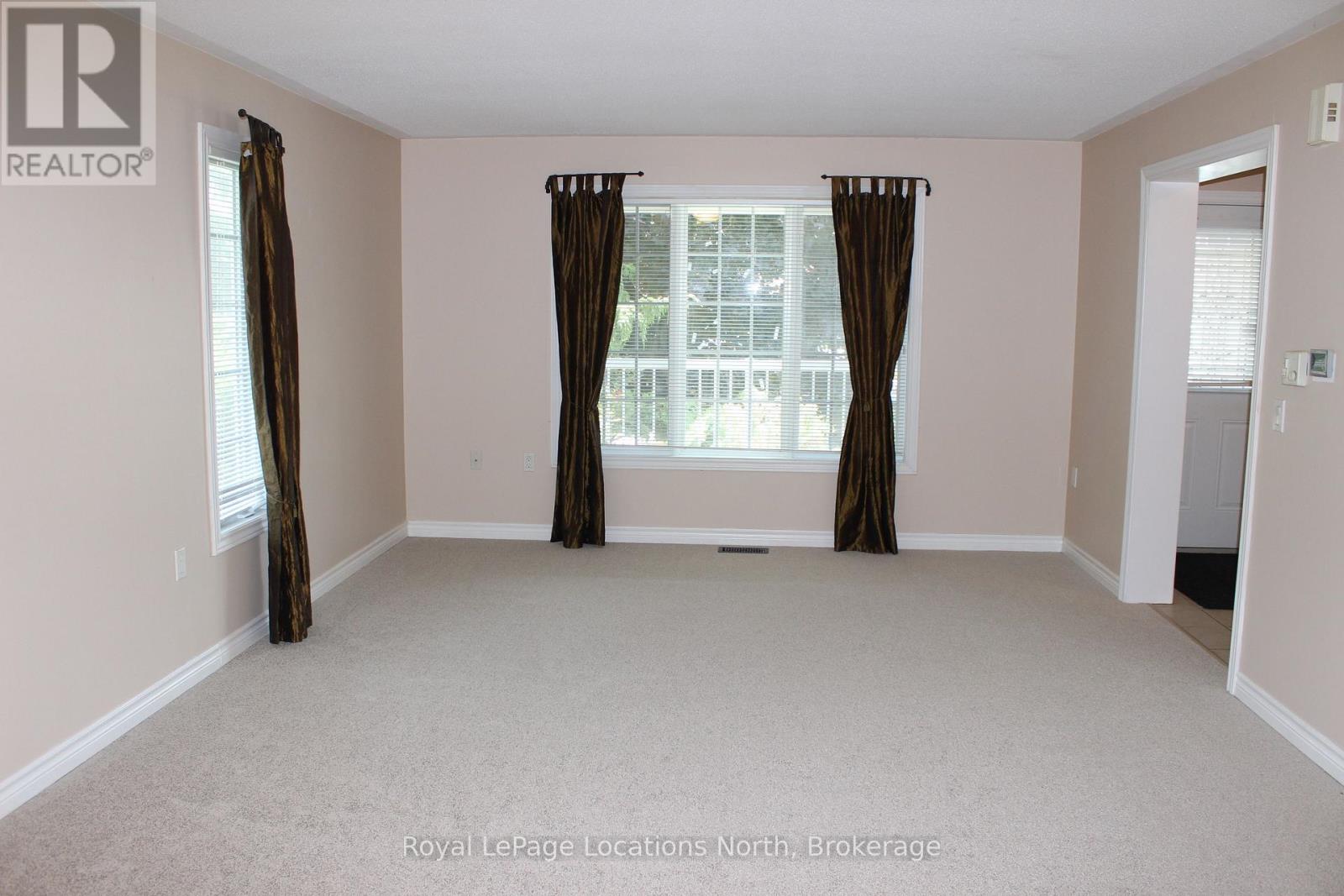 9 Pennsylvania Avenue, Wasaga Beach, Ontario  L9Z 3A8 - Photo 18 - S12240745