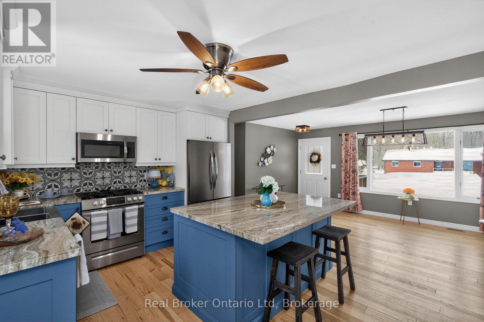 16 Mundy Avenue, Tiny, Ontario  L9M 0B5 - Photo 5 - S12638718