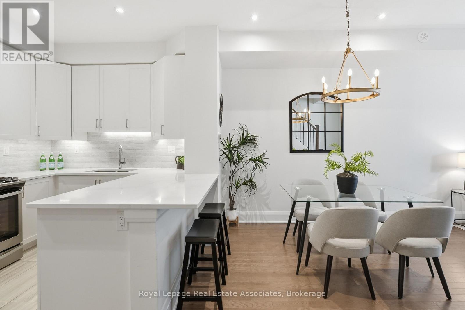 57 - 75 Elder Avenue, Toronto (Long Branch), Ontario  M8W 0B8 - Photo 3 - W12888044