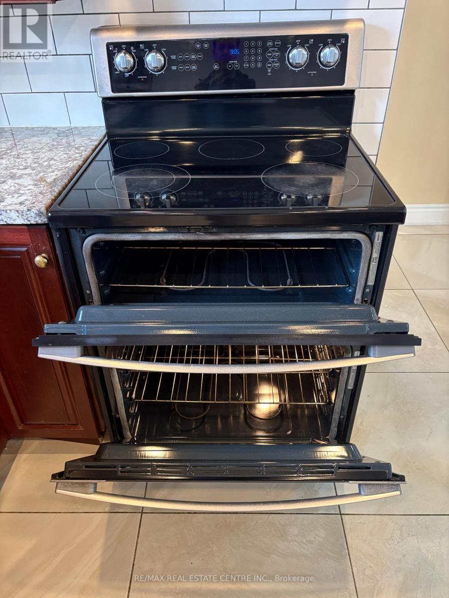 115 Antigua Road, Mississauga (Cooksville), Ontario  L5B 2T9 - Photo 14 - W12888056