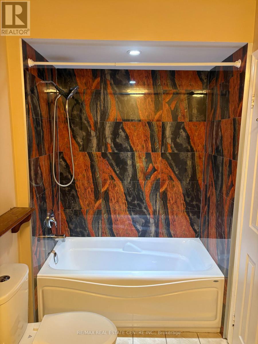 115 Antigua Road, Mississauga (Cooksville), Ontario  L5B 2T9 - Photo 20 - W12888056