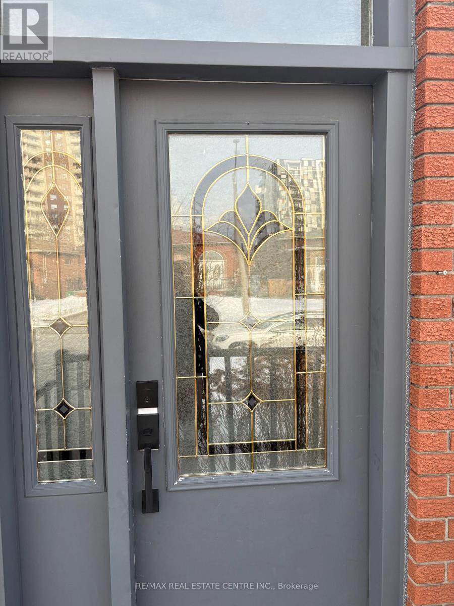 115 Antigua Road, Mississauga (Cooksville), Ontario  L5B 2T9 - Photo 5 - W12888056