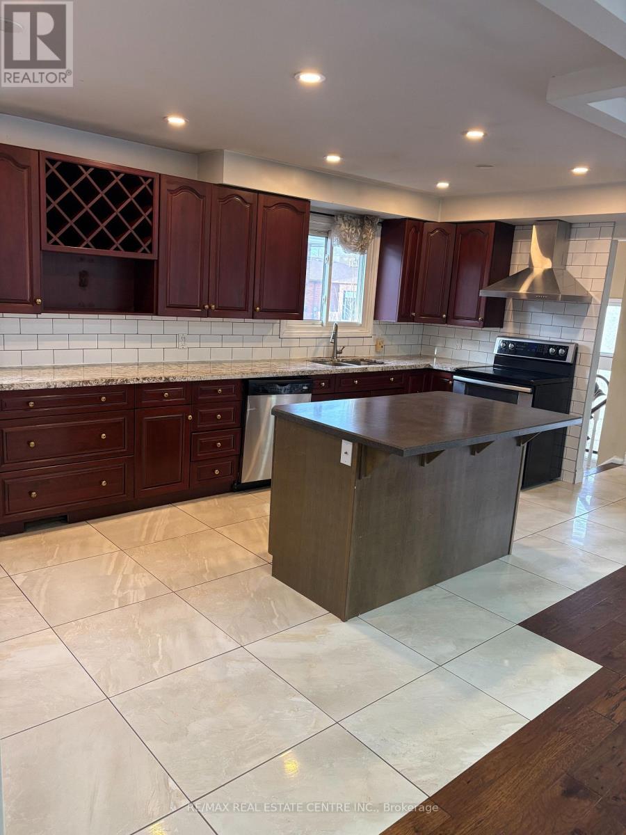 115 Antigua Road, Mississauga (Cooksville), Ontario  L5B 2T9 - Photo 8 - W12888056