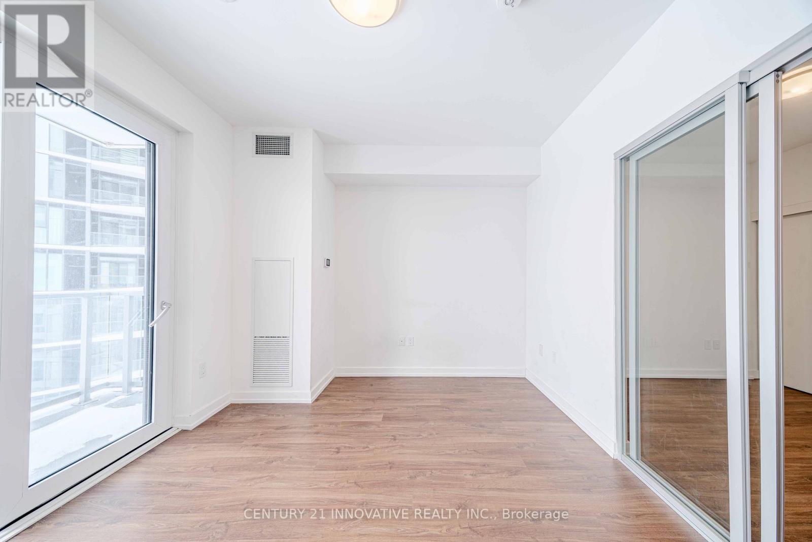 1005 - 15 Wellington Street S, Kitchener, Ontario  N2G 0E4 - Photo 14 - X12888070