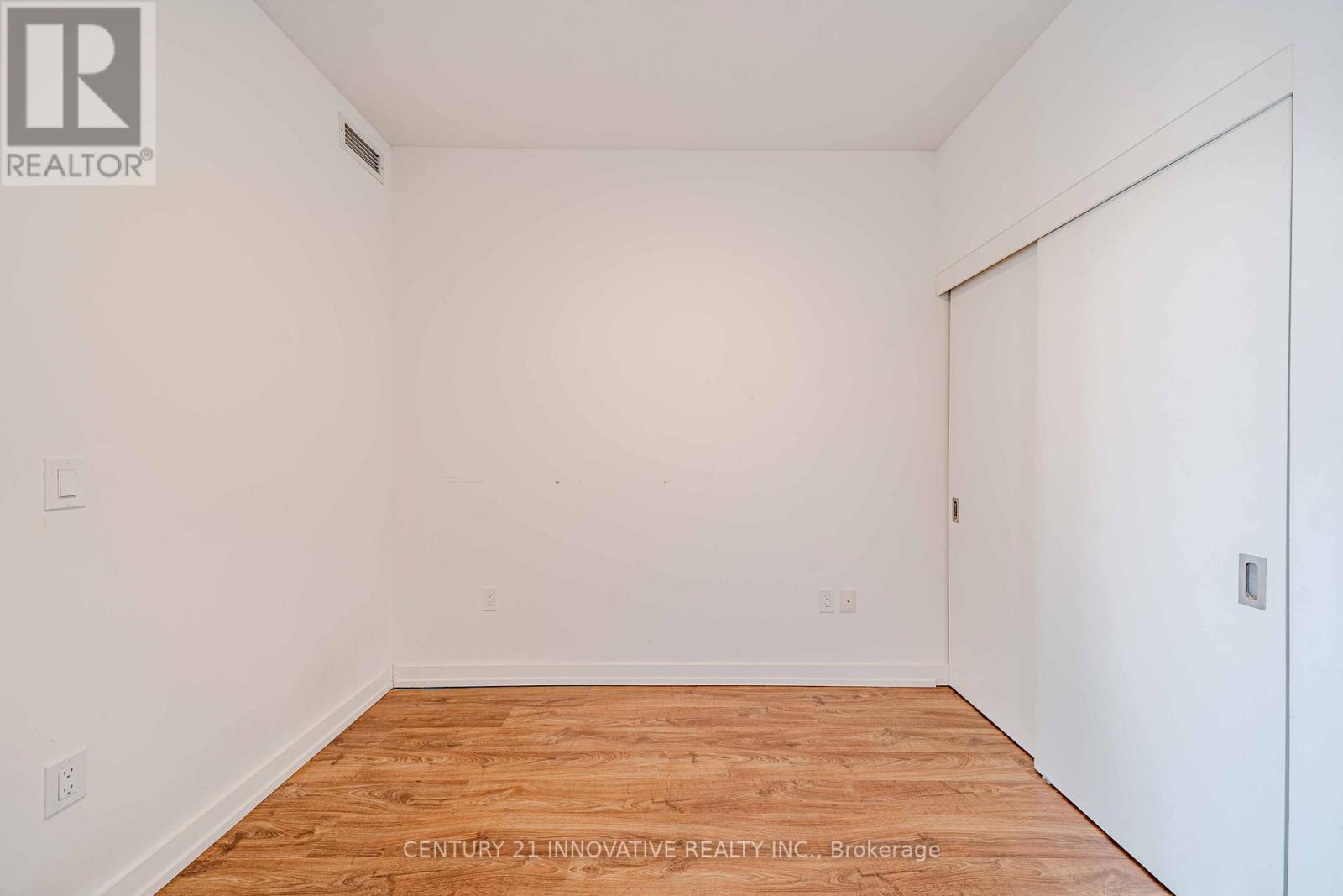 1005 - 15 Wellington Street S, Kitchener, Ontario  N2G 0E4 - Photo 16 - X12888070