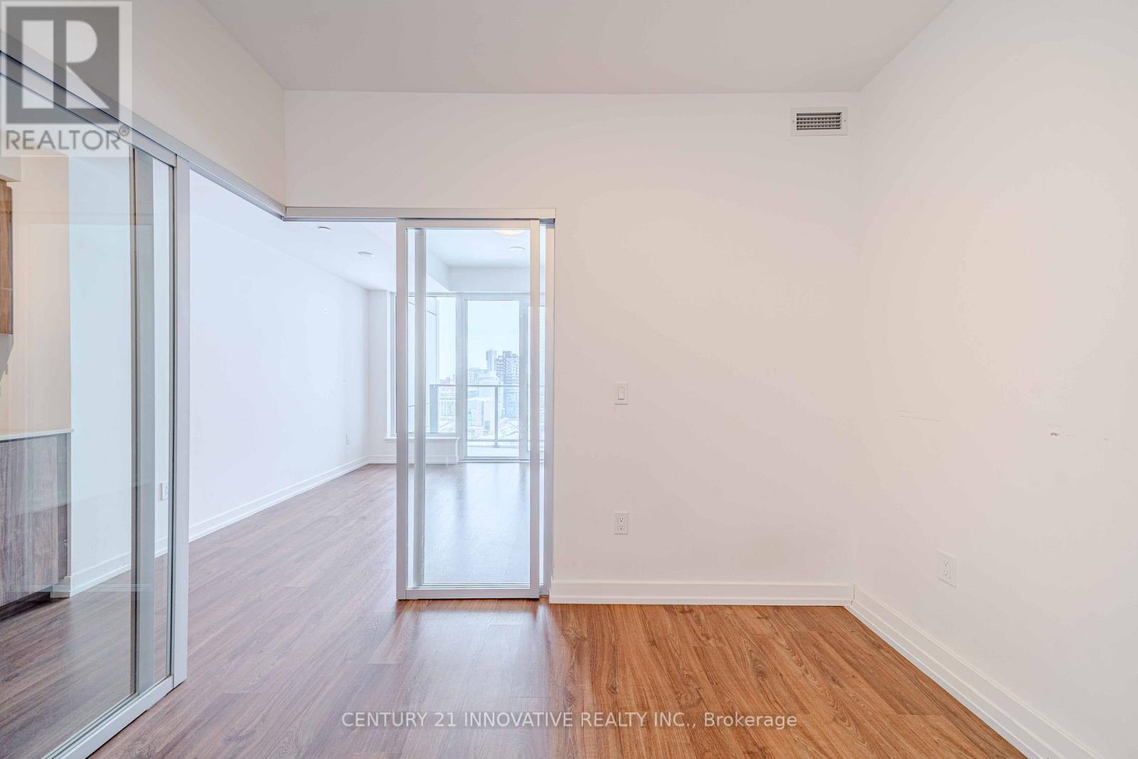 1005 - 15 Wellington Street S, Kitchener, Ontario  N2G 0E4 - Photo 18 - X12888070