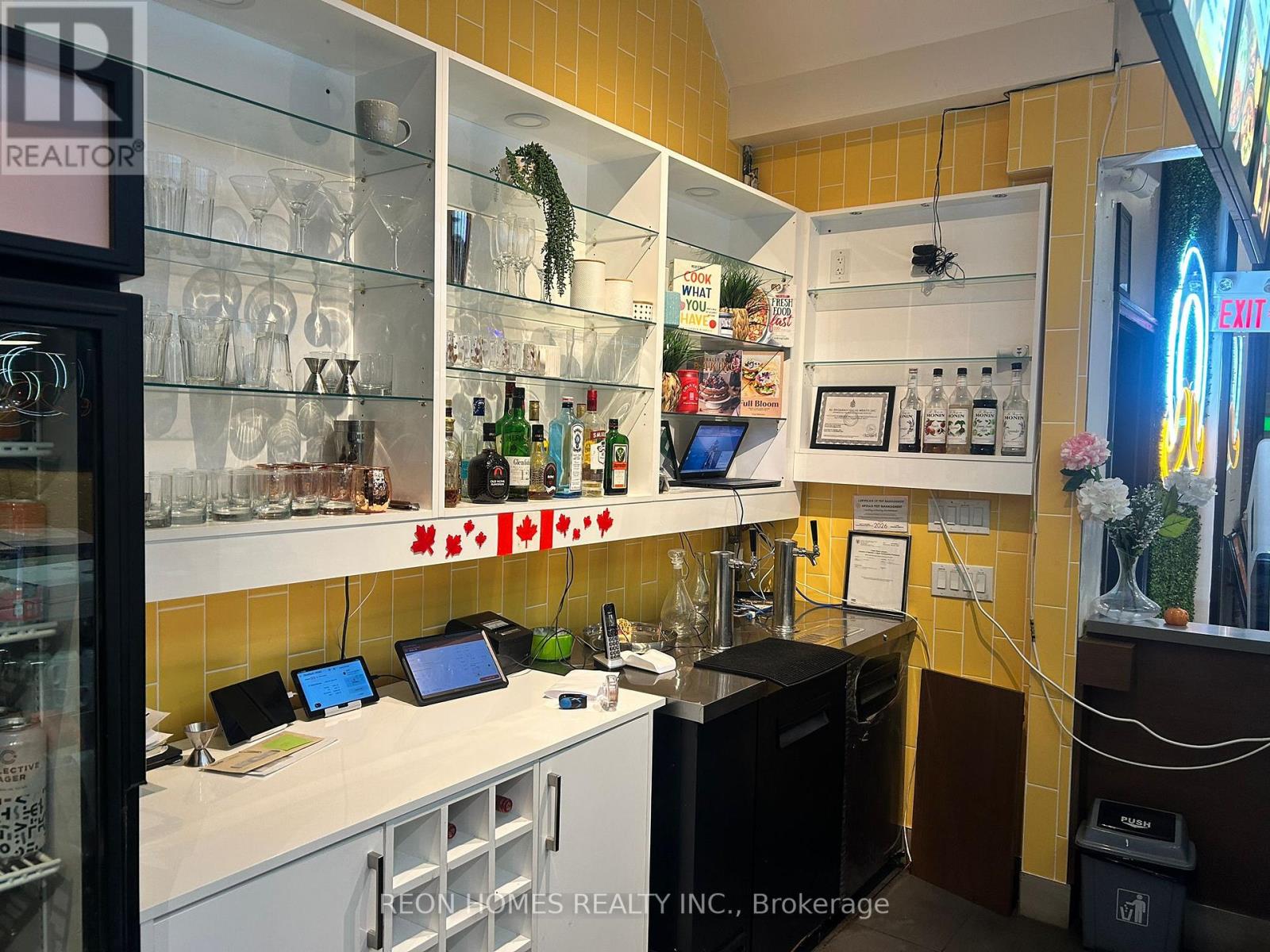 8 Erb Street W, Waterloo, Ontario  N2J 2W6 - Photo 4 - X12888134