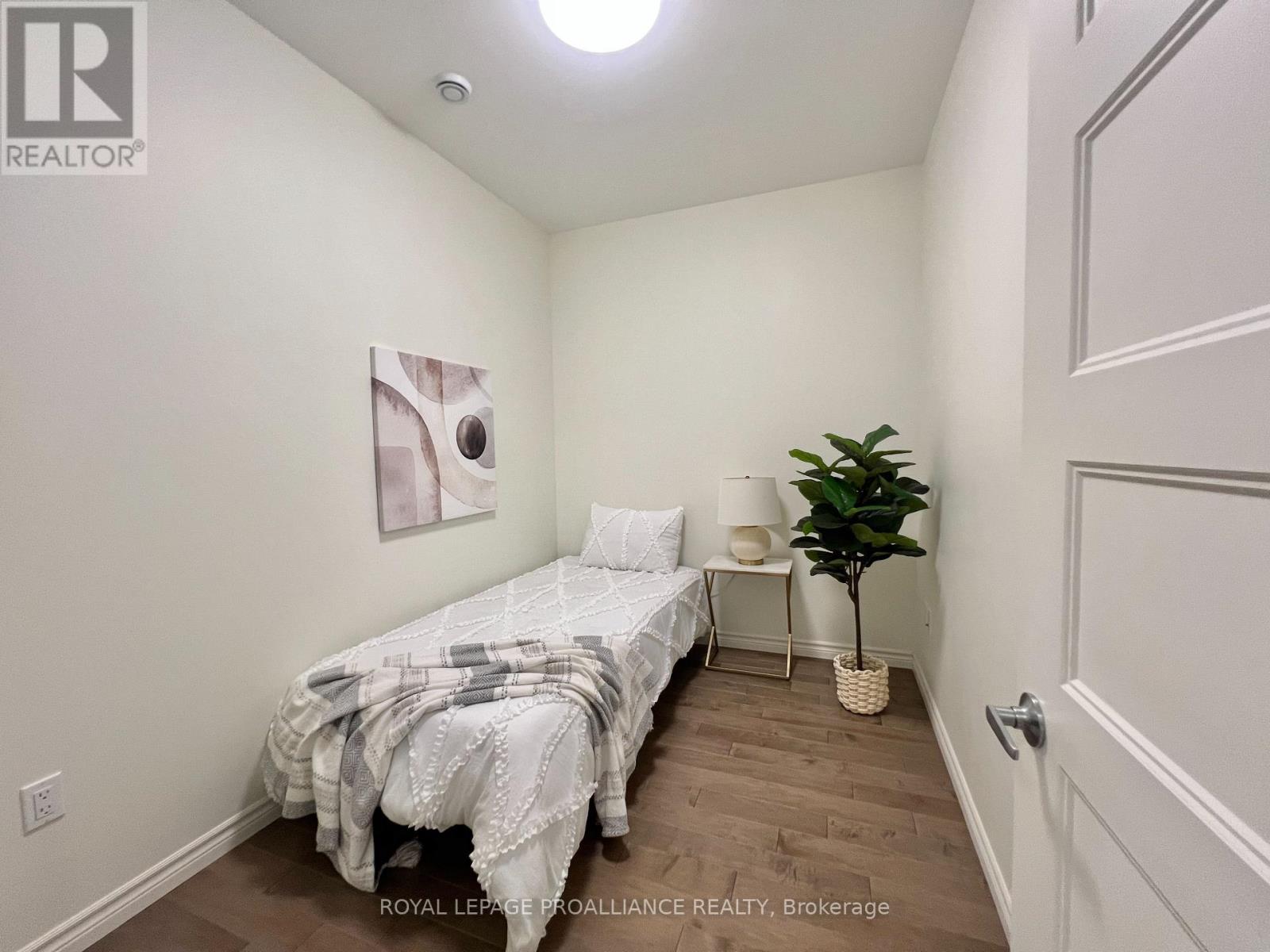 303 - 199 Front Street, Belleville, Ontario  K8N 5H5 - Photo 13 - X12888208