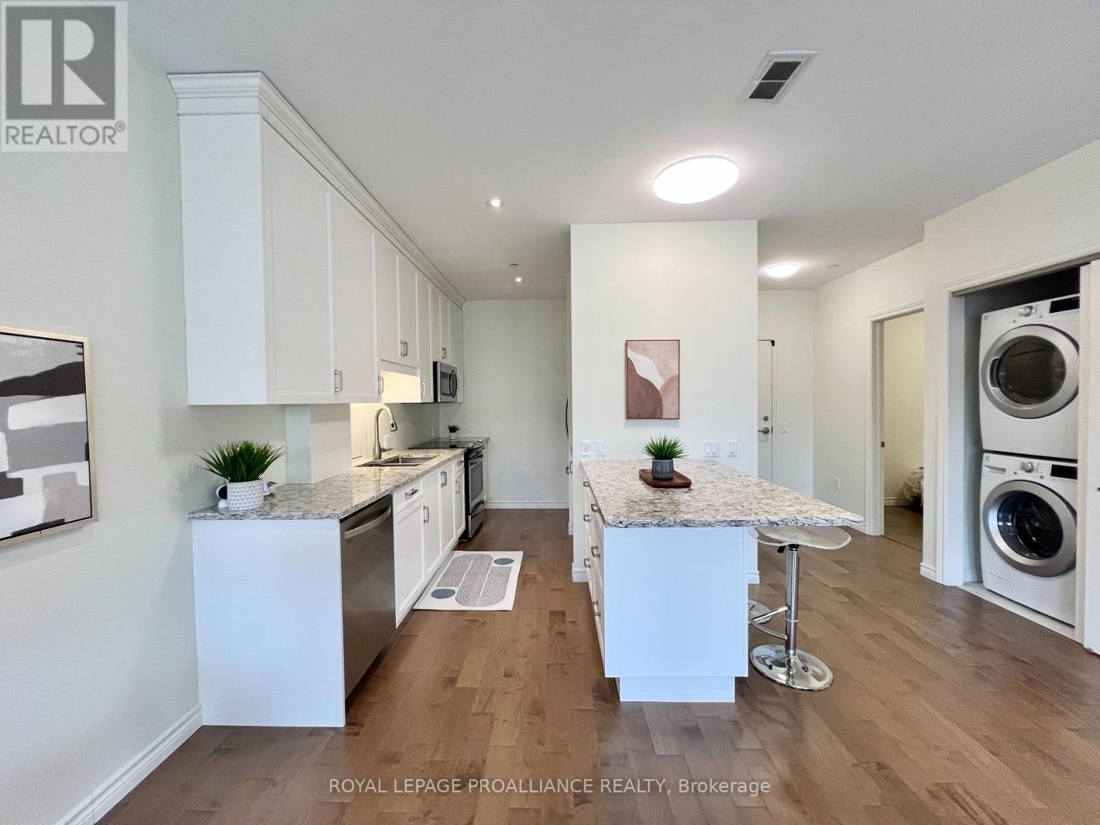 303 - 199 Front Street, Belleville, Ontario  K8N 5H5 - Photo 6 - X12888208