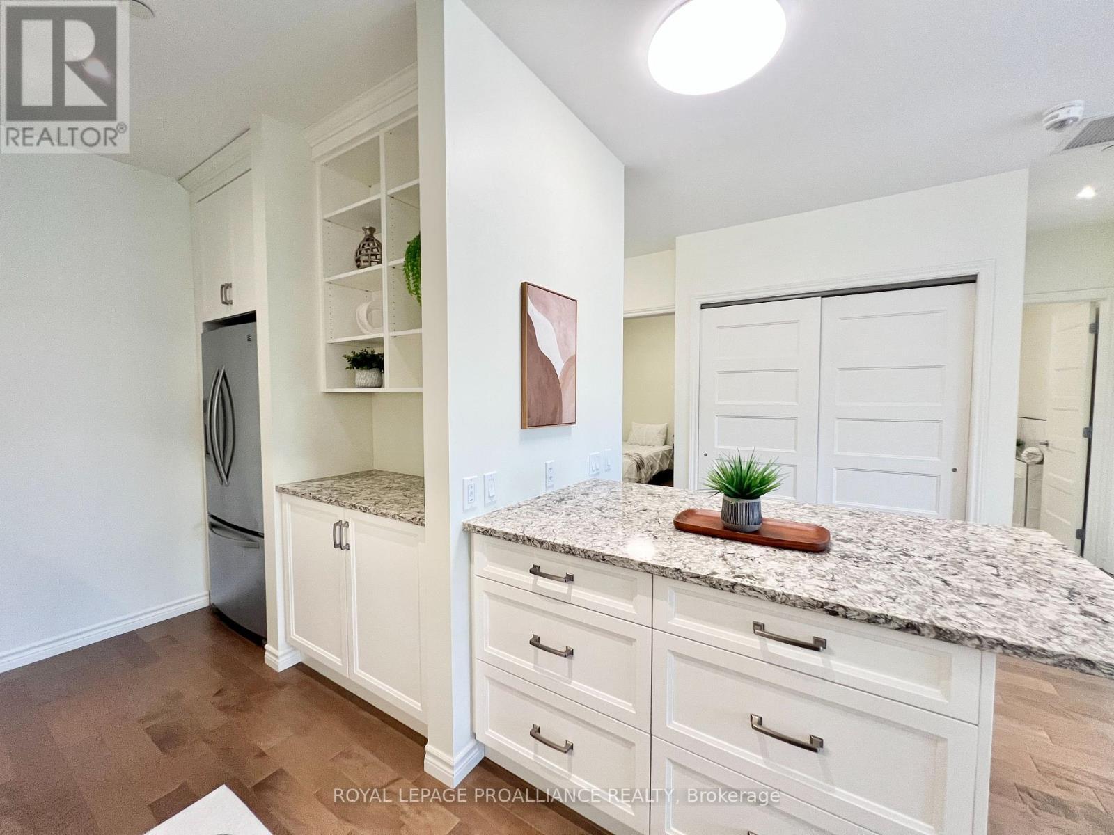 303 - 199 Front Street, Belleville, Ontario  K8N 5H5 - Photo 9 - X12888208