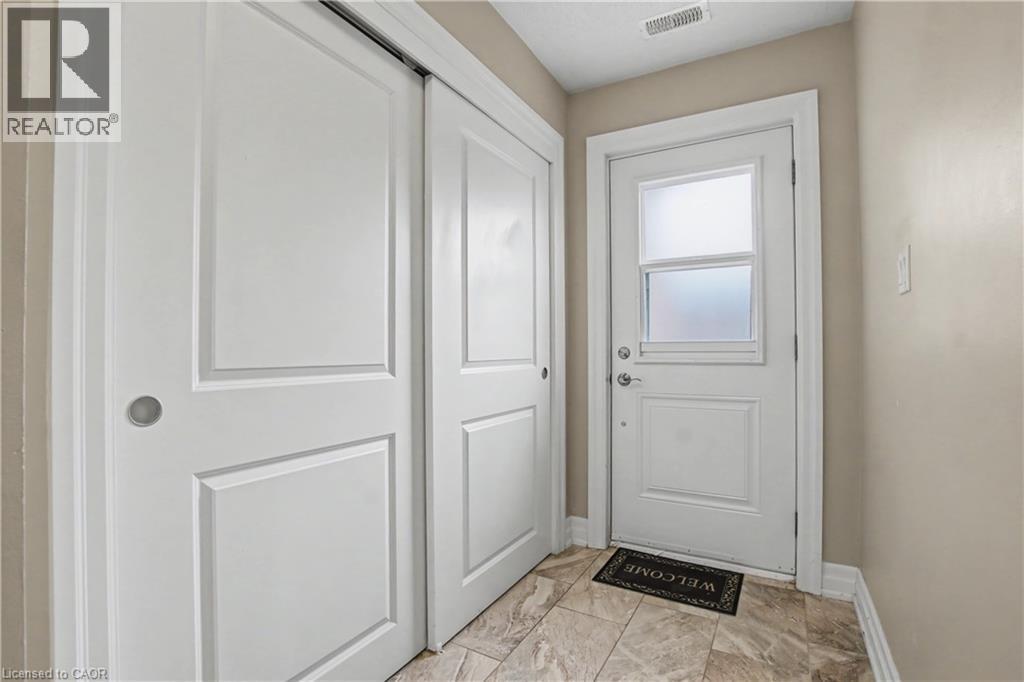 29 Archdeacon Clark Trail, Hamilton, Ontario  L9B 2M1 - Photo 4 - 40797915