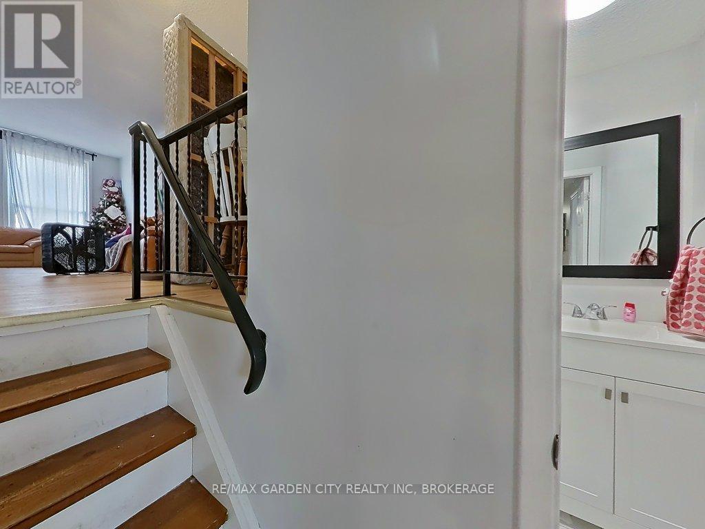 105 Tupper Drive, Thorold, Ontario  L2V 4C9 - Photo 15 - X12886650