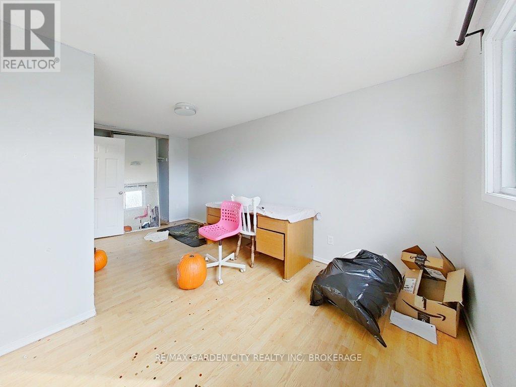 105 Tupper Drive, Thorold, Ontario  L2V 4C9 - Photo 24 - X12886650