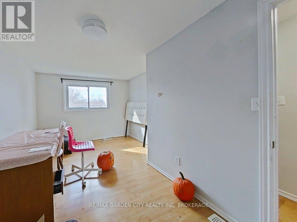 105 Tupper Drive, Thorold, Ontario  L2V 4C9 - Photo 23 - X12886650