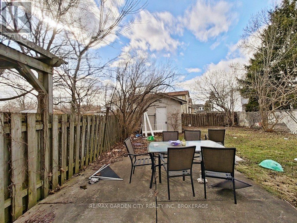 105 Tupper Drive, Thorold, Ontario  L2V 4C9 - Photo 47 - X12886650