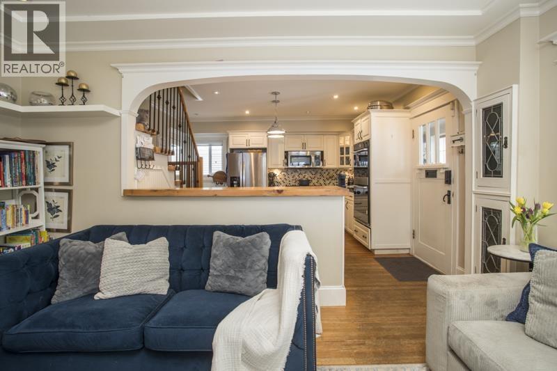 1112 Fourth Ave Avenue, New Westminster, British Columbia  V3M 1T5 - Photo 9 - R3099918