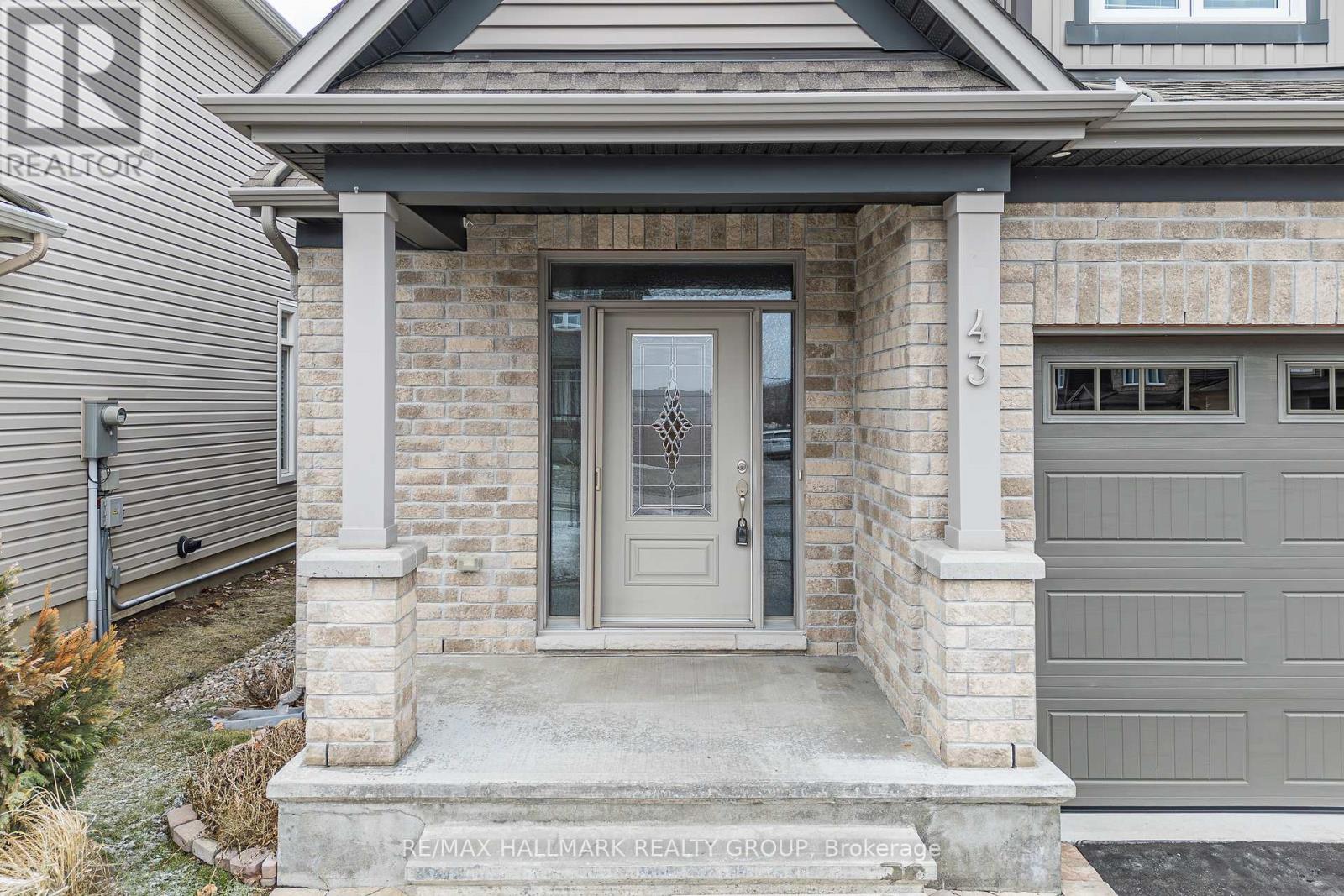 43 Cento Way, Ottawa, Ontario  K2S 0W4 - Photo 3 - X12888226