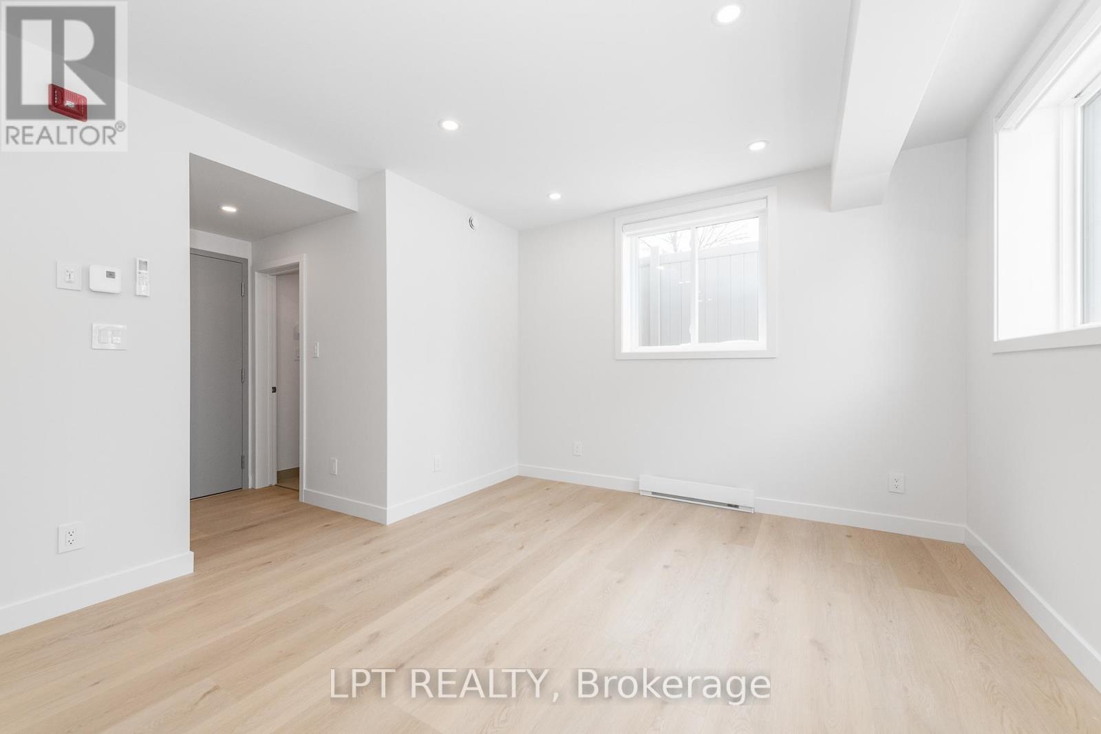 7 - 319 Shakespeare Street, Ottawa, Ontario  K1L 5M1 - Photo 8 - X12888258