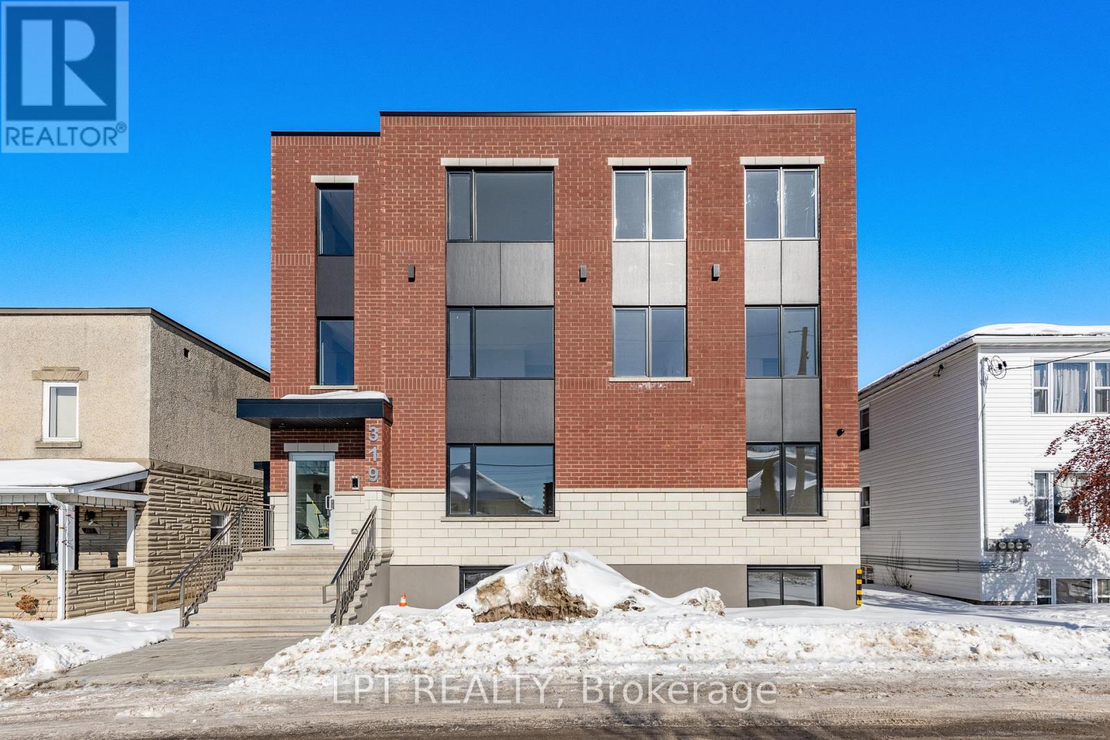 8 - 319 Shakespeare Street, Ottawa, Ontario  K1L 5M1 - Photo 2 - X12888262