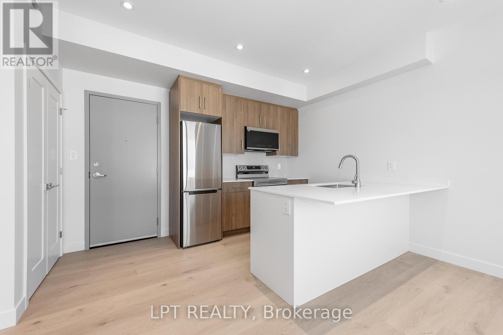 8 - 319 Shakespeare Street, Ottawa, Ontario  K1L 5M1 - Photo 3 - X12888262