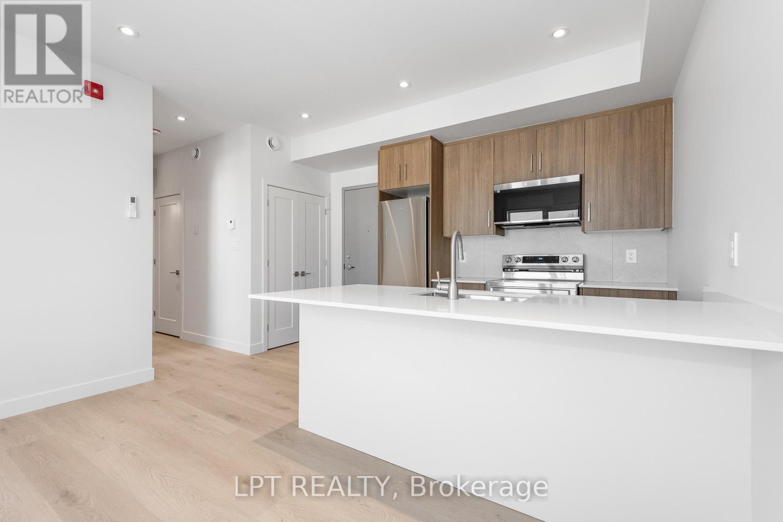 8 - 319 Shakespeare Street, Ottawa, Ontario  K1L 5M1 - Photo 4 - X12888262