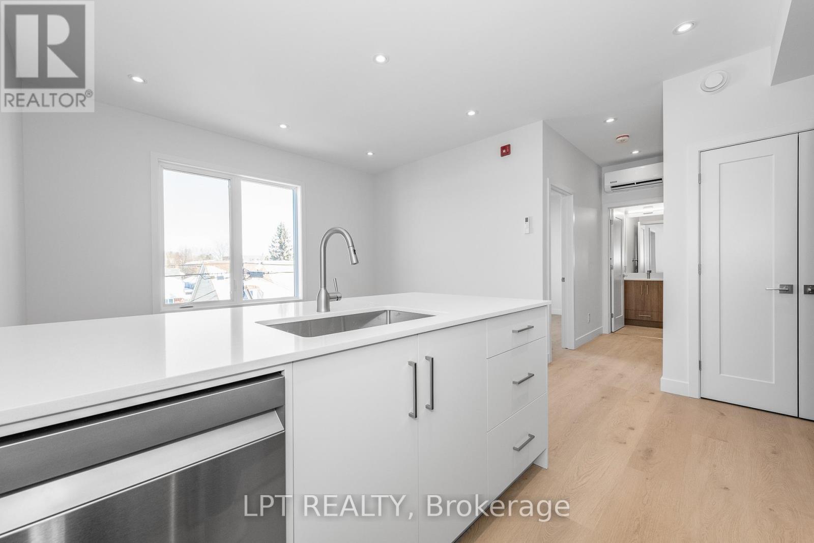 8 - 319 Shakespeare Street, Ottawa, Ontario  K1L 5M1 - Photo 5 - X12888262