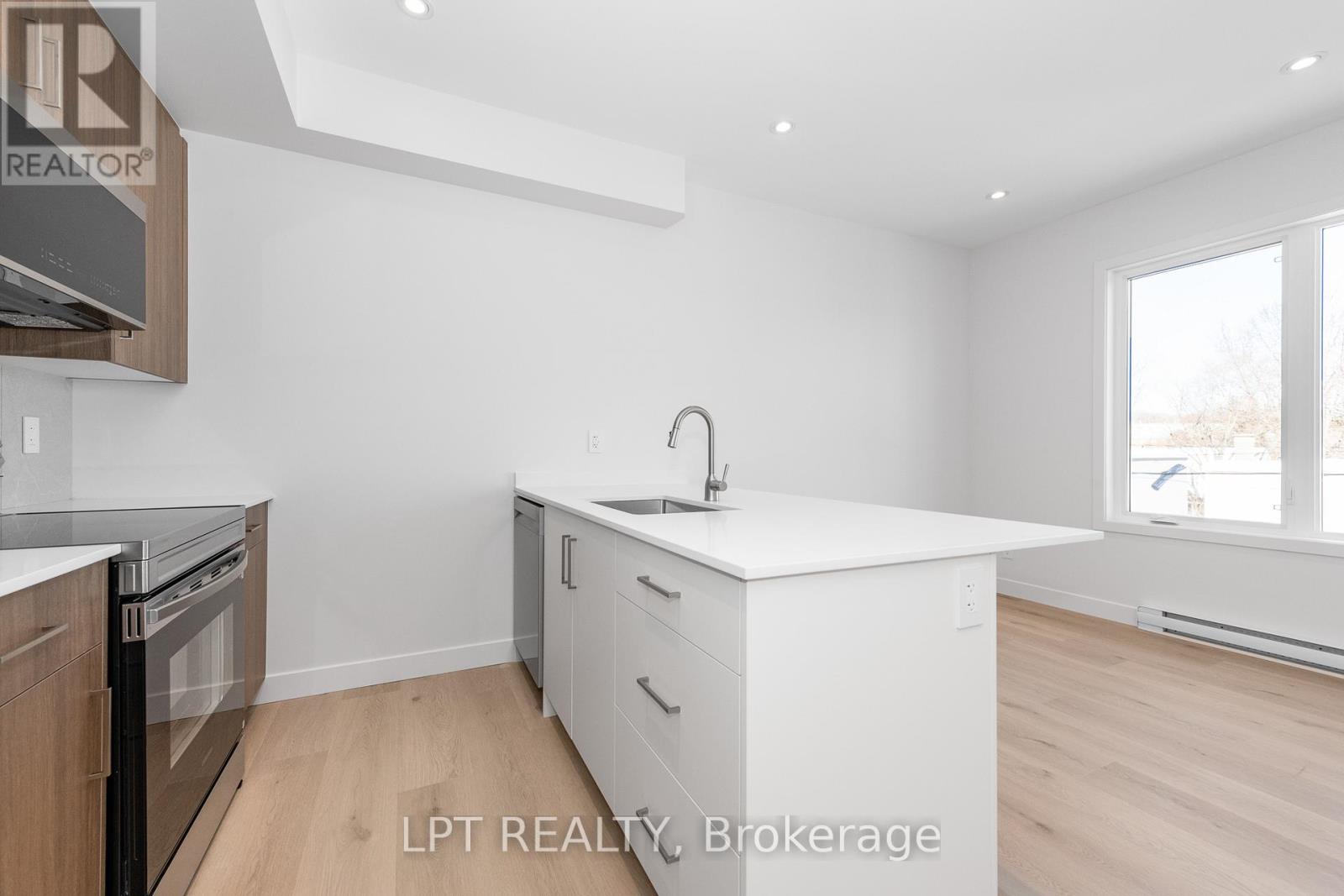 8 - 319 Shakespeare Street, Ottawa, Ontario  K1L 5M1 - Photo 7 - X12888262