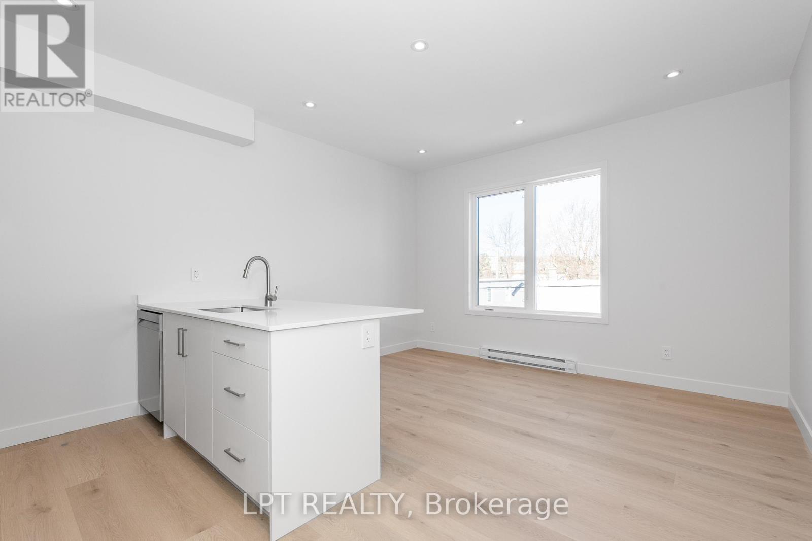 8 - 319 Shakespeare Street, Ottawa, Ontario  K1L 5M1 - Photo 8 - X12888262