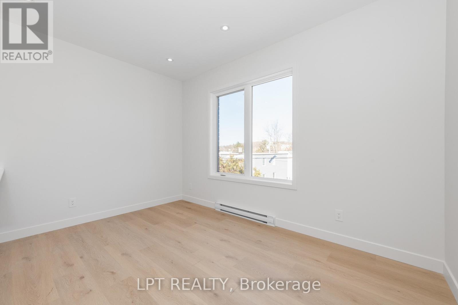 8 - 319 Shakespeare Street, Ottawa, Ontario  K1L 5M1 - Photo 9 - X12888262