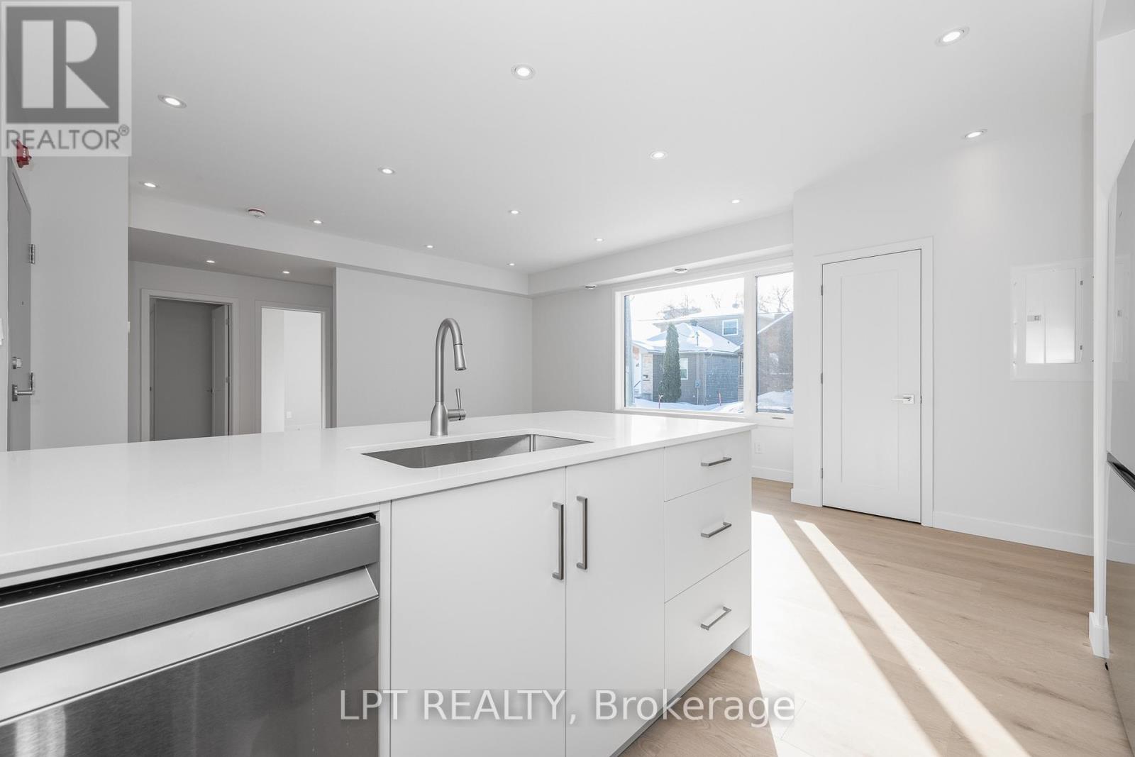 5 - 319 Shakespeare Street, Ottawa, Ontario  K1L 5M1 - Photo 6 - X12888264