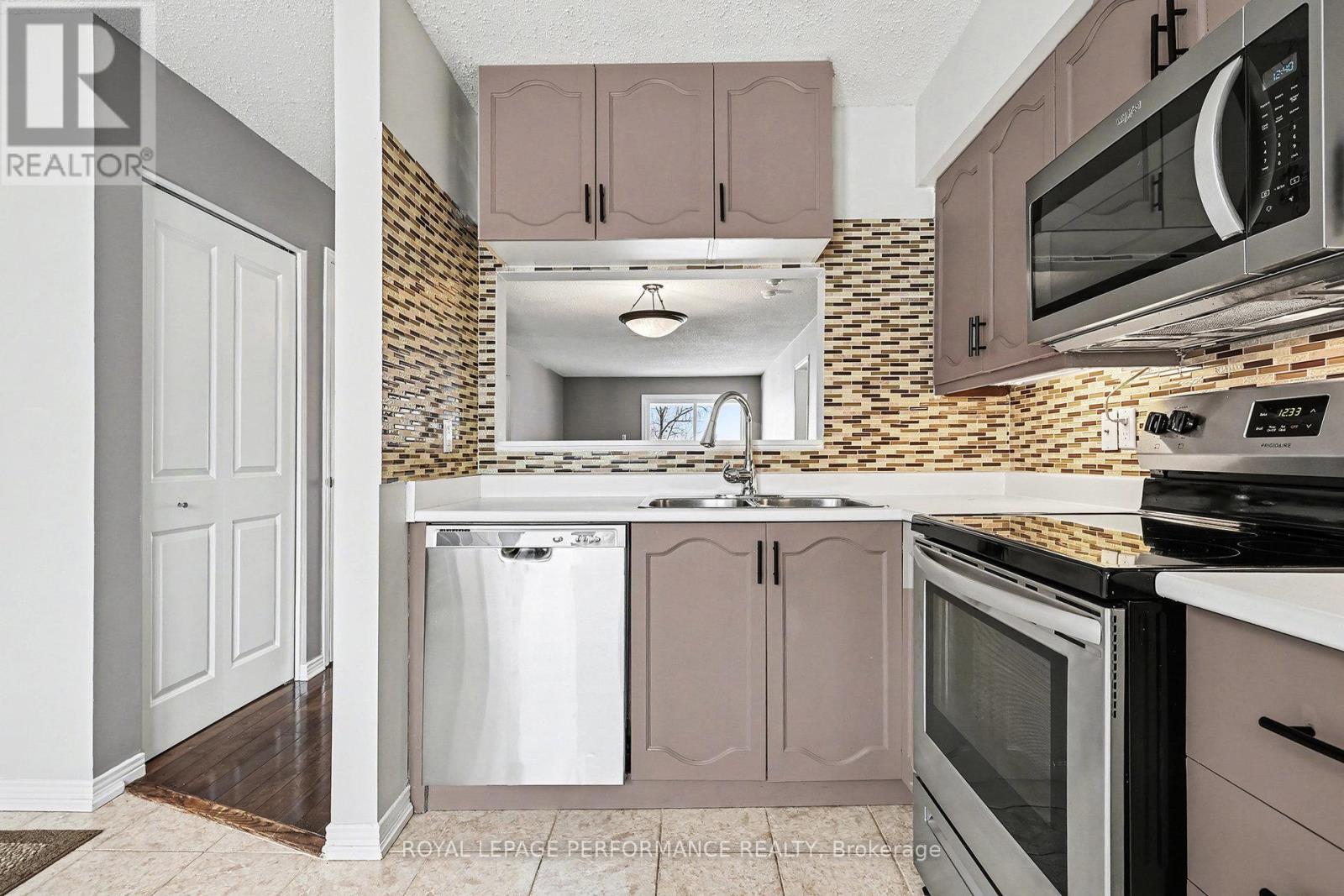 D6 - 160 Edwards Street, Clarence-Rockland, Ontario  K4K 1H9 - Photo 13 - X12888366