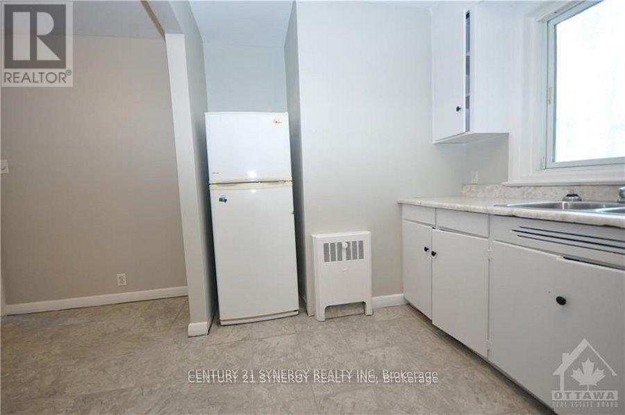 151 Holmwood Avenue, Ottawa, Ontario  K1S 2P2 - Photo 12 - X12888394