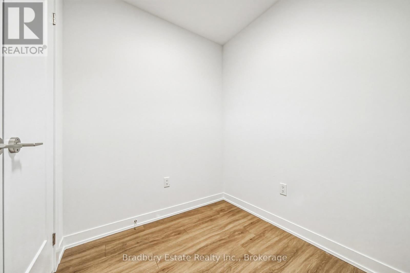 306 - 155 Greenbrier Road, Cambridge, Ontario  N1P 0B3 - Photo 13 - X12888198