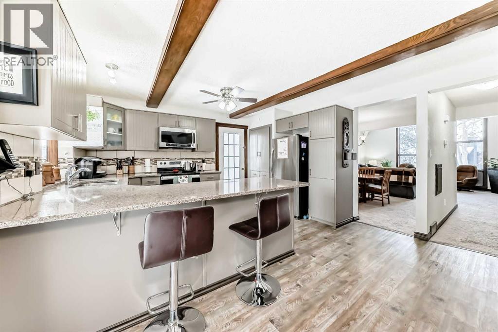 227 Coachwood Crescent Sw, Calgary, Alberta  T3H 1E7 - Photo 12 - A2293769