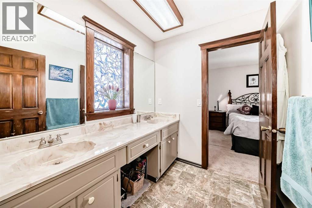 227 Coachwood Crescent Sw, Calgary, Alberta  T3H 1E7 - Photo 27 - A2293769