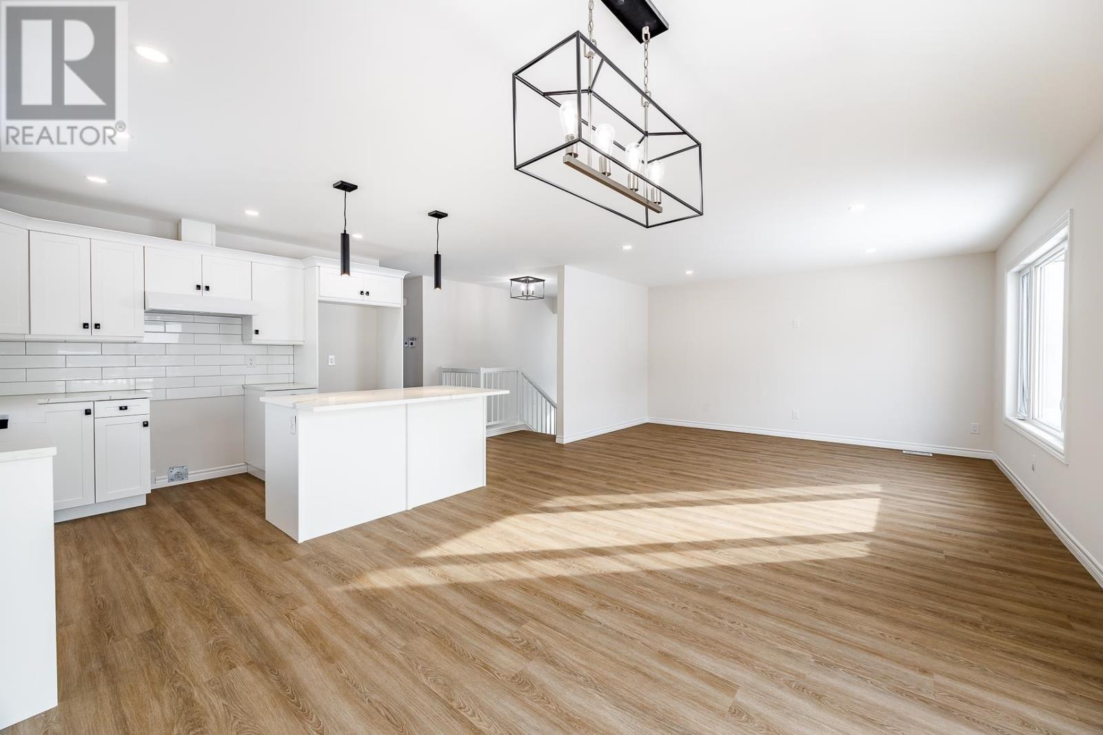 255 East Balfour St, Sault Ste. Marie, Ontario  P6C 1W9 - Photo 7 - SM253420