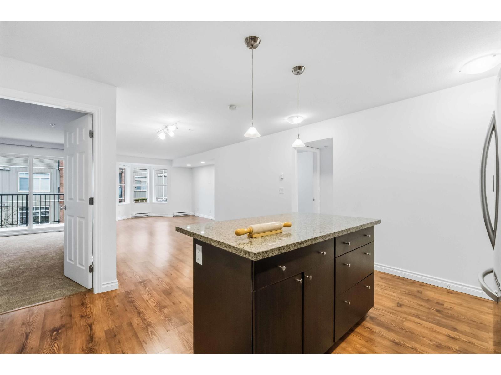 301 5488 198 Street, Langley, British Columbia  V3A 1G2 - Photo 11 - R3075864