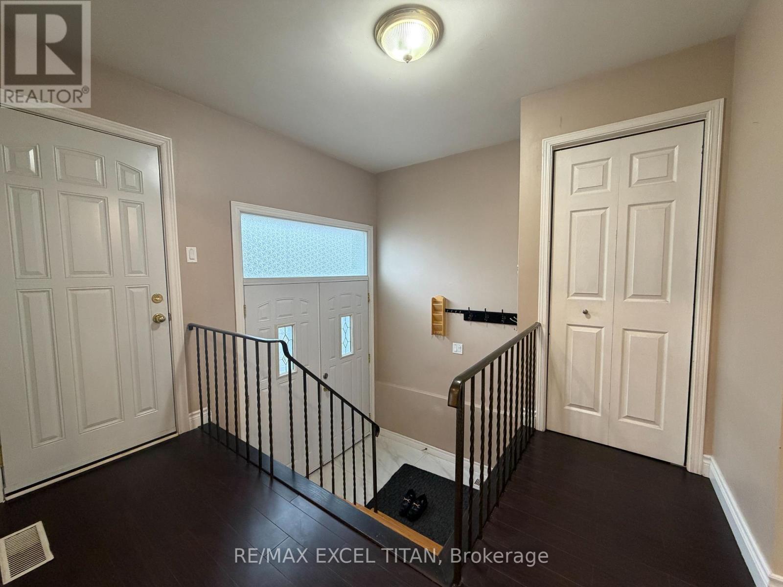 Upper - 251 Shawnee Circle, Toronto, Ontario  M2H 2Y3 - Photo 2 - C12888180