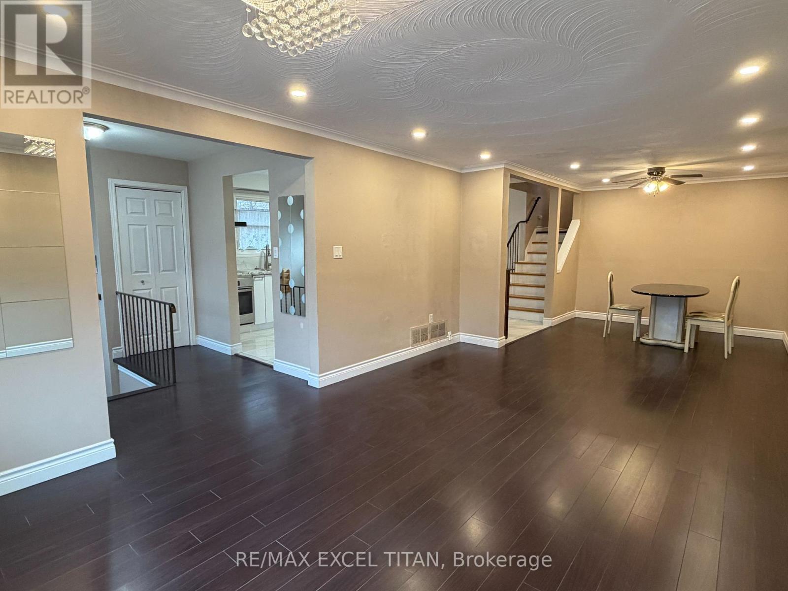 Upper - 251 Shawnee Circle, Toronto, Ontario  M2H 2Y3 - Photo 4 - C12888180