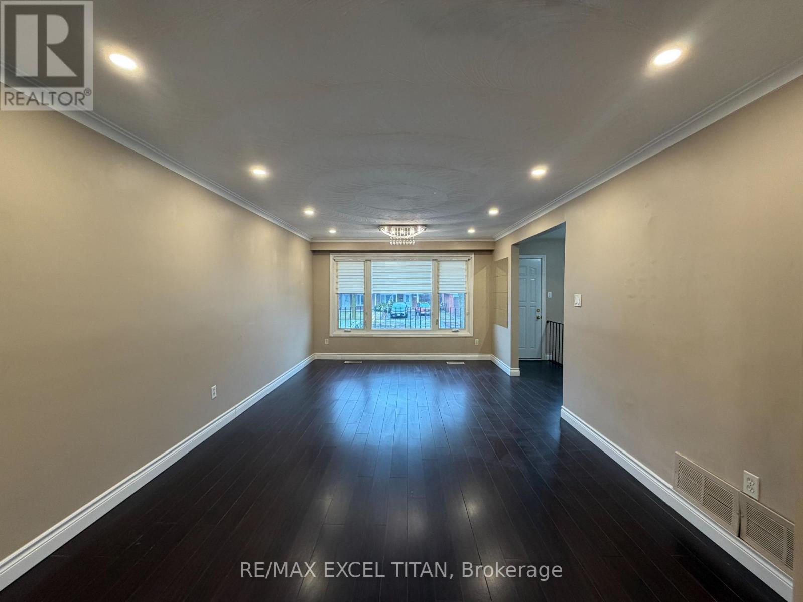 Upper - 251 Shawnee Circle, Toronto, Ontario  M2H 2Y3 - Photo 5 - C12888180