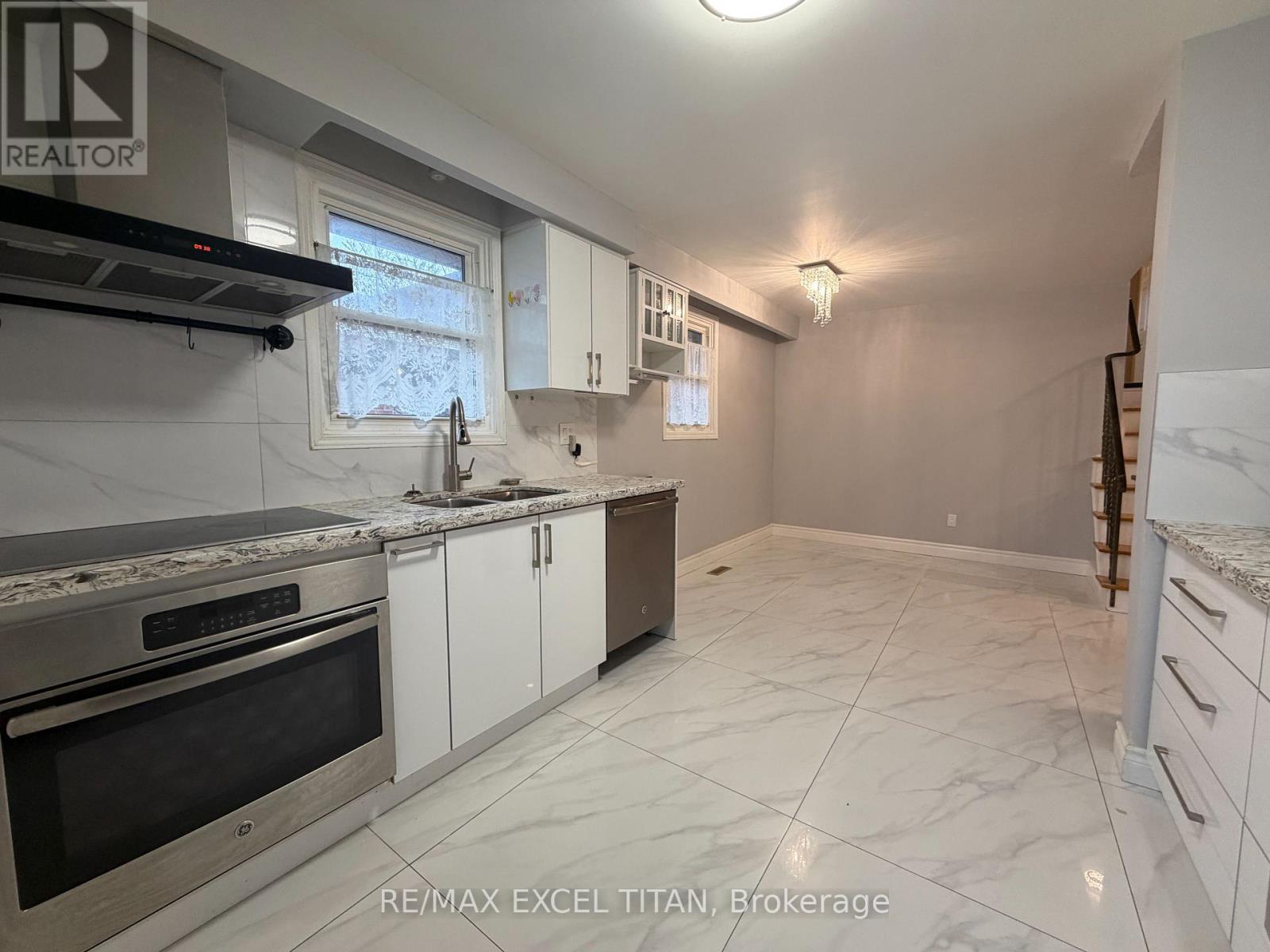 Upper - 251 Shawnee Circle, Toronto, Ontario  M2H 2Y3 - Photo 6 - C12888180