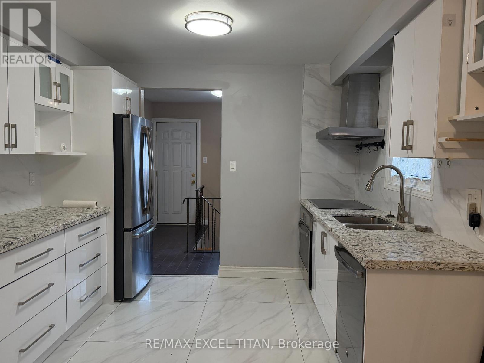 Upper - 251 Shawnee Circle, Toronto, Ontario  M2H 2Y3 - Photo 7 - C12888180