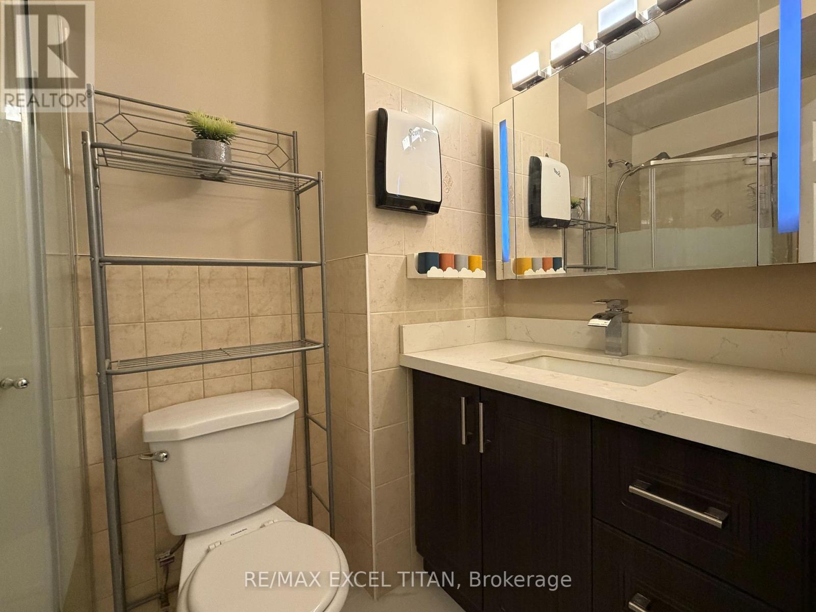 Upper - 251 Shawnee Circle, Toronto, Ontario  M2H 2Y3 - Photo 8 - C12888180