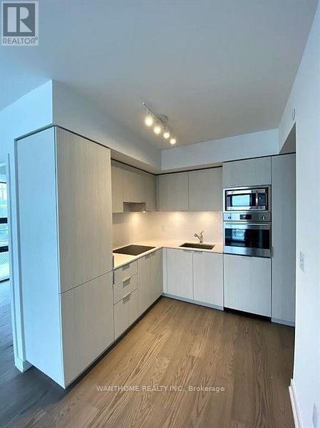 3702 - 11 Wellesley Street W, Toronto (Bay Street Corridor), Ontario  M4Y 1E8 - Photo 4 - C12888302