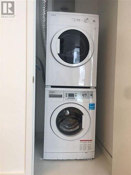 3702 - 11 Wellesley Street W, Toronto (Bay Street Corridor), Ontario  M4Y 1E8 - Photo 7 - C12888302