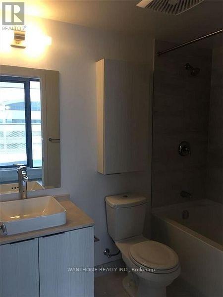 3702 - 11 Wellesley Street W, Toronto (Bay Street Corridor), Ontario  M4Y 1E8 - Photo 9 - C12888302